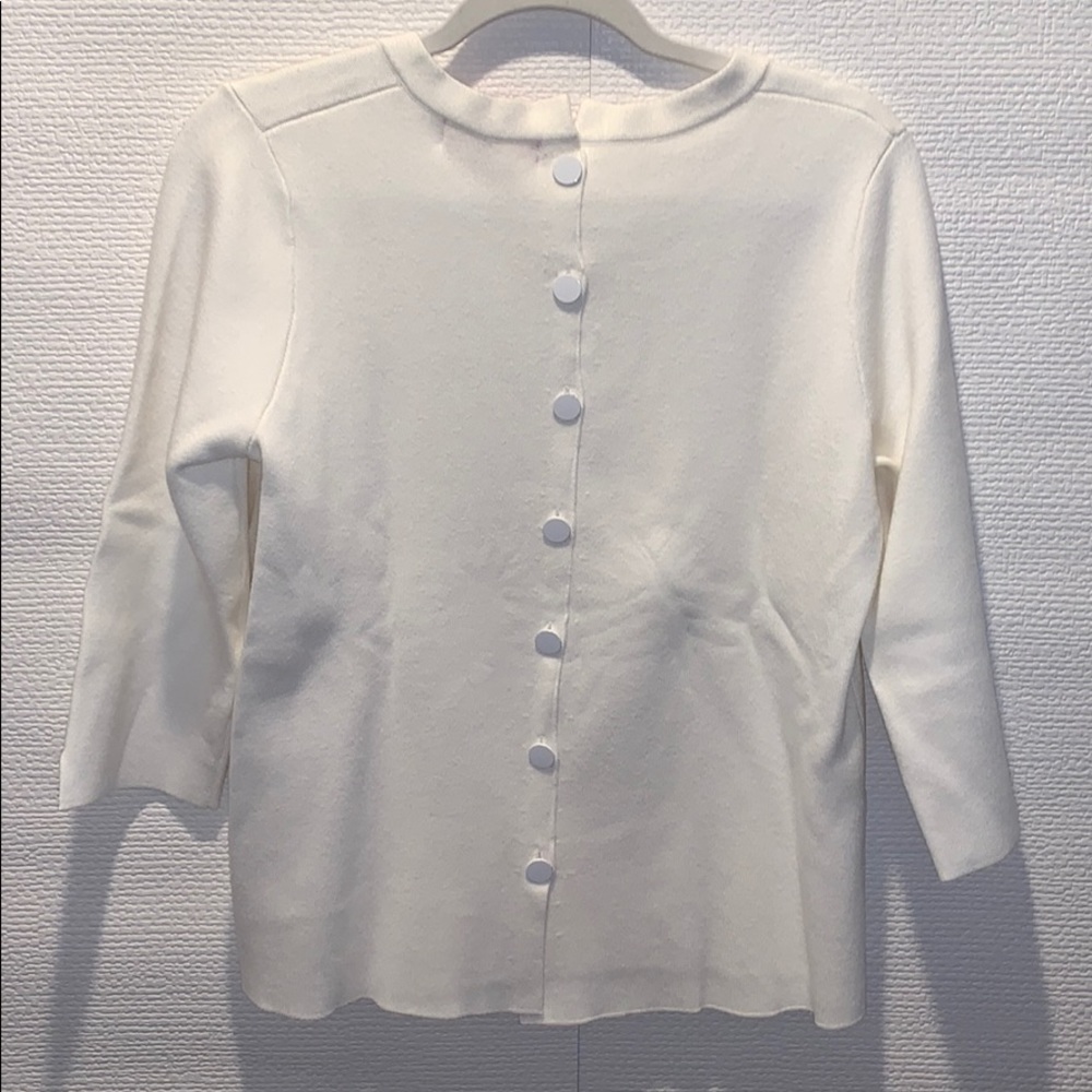 Beautiful White Rear Button Sweater - Picture 3 of 3